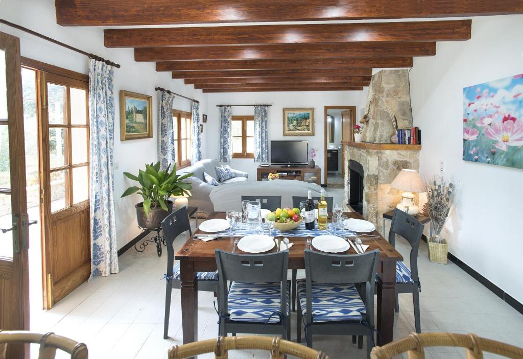 A seating area at Owl Booking Villa Sedes - Dive Into Nature