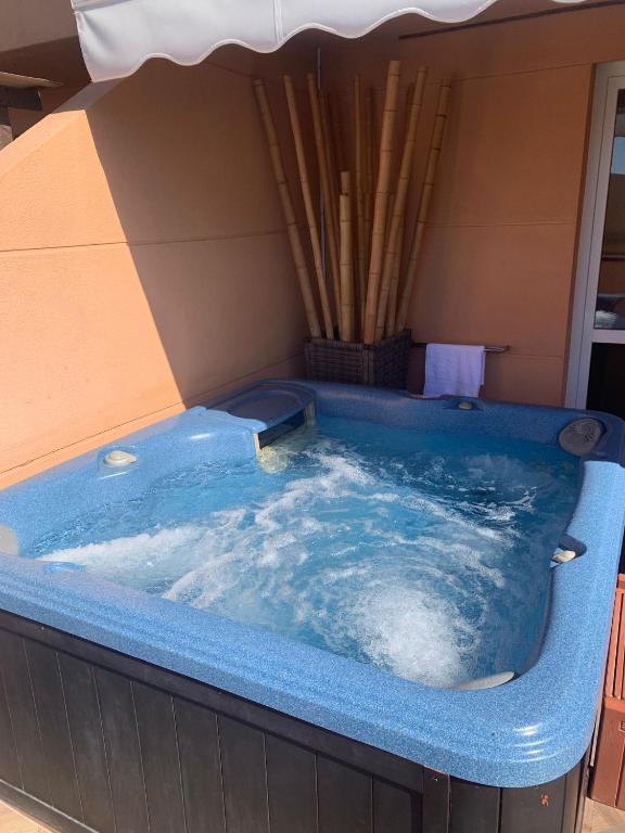Booking.com: Ferienwohnung Jacuzzi House with Luxury Cinema ...