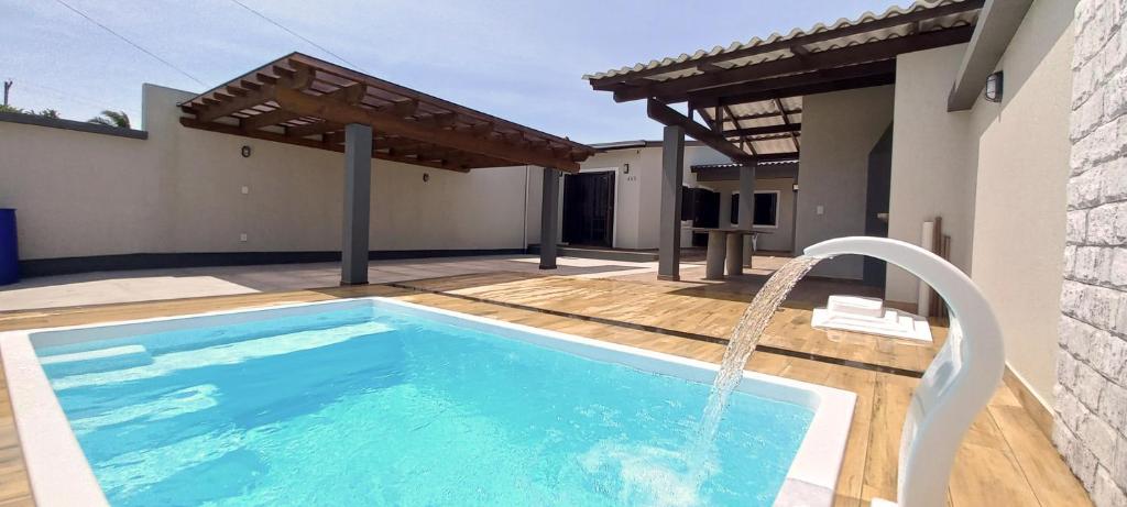 Πισίνα στο ή κοντά στο Casa Com Piscina Pertinho Do Mar Em Capão Da Canoa