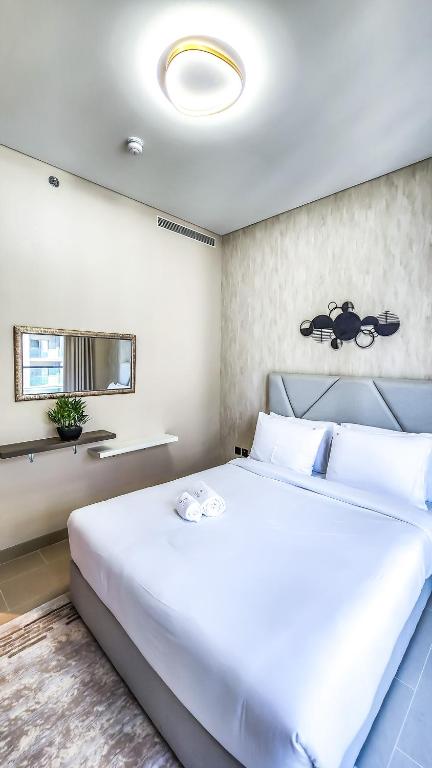 Postel nebo postele na pokoji v ubytování STAY BY LATINEM Luxury 1BR Holiday Home CV A2304 near Burj Khalifa