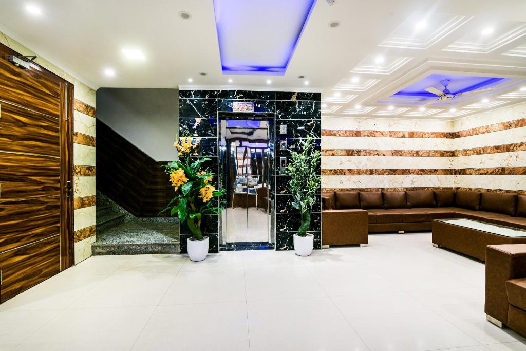 Posezení v ubytování Hotel Pearl - Mahipalpur Delhi Airport