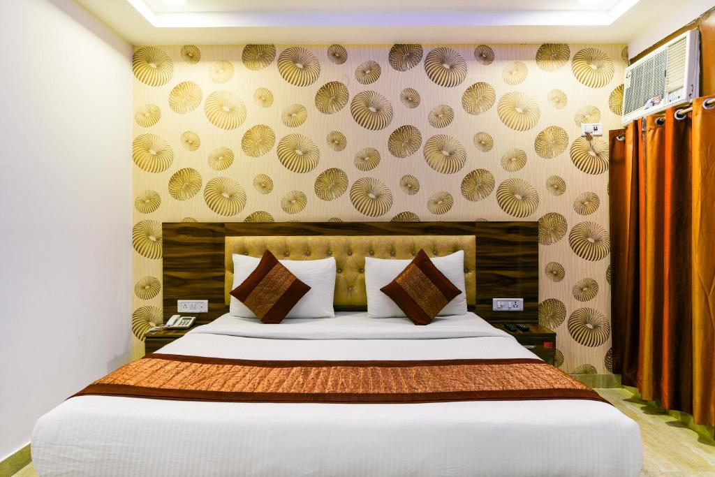 Postel nebo postele na pokoji v ubytování Hotel Pearl - Mahipalpur Delhi Airport