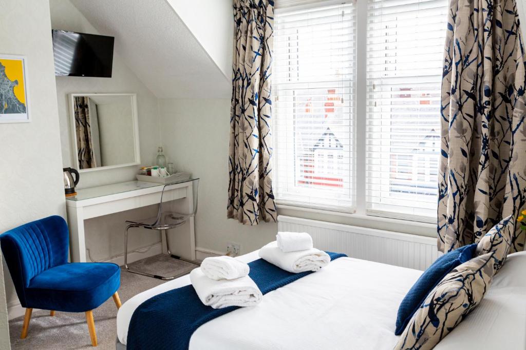 Kingsway Guesthouse - A selection of Single, Double and Family Rooms in a Central Location - Habitación Familiar Con Ducha