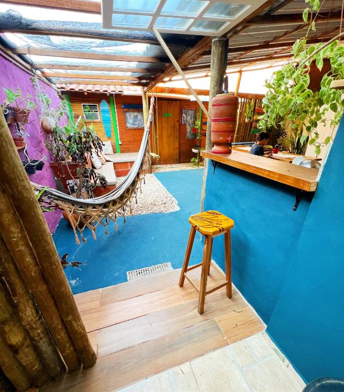 a room with a table and a stool and a boat at hospedagem bicho do mato arts in Brotas