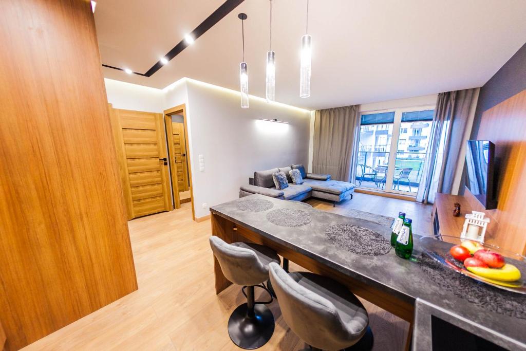 Televízia a/alebo spoločenská miestnosť v ubytovaní Euro Riverside Luxury Apartment 2
