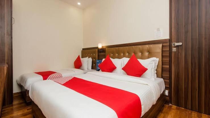 Postel nebo postele na pokoji v ubytování Hotel Avion Park - Near Mumbai International Airport