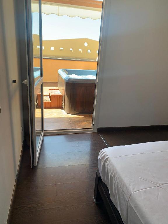 Booking.com: Ferienwohnung Jacuzzi House with Luxury Cinema ...