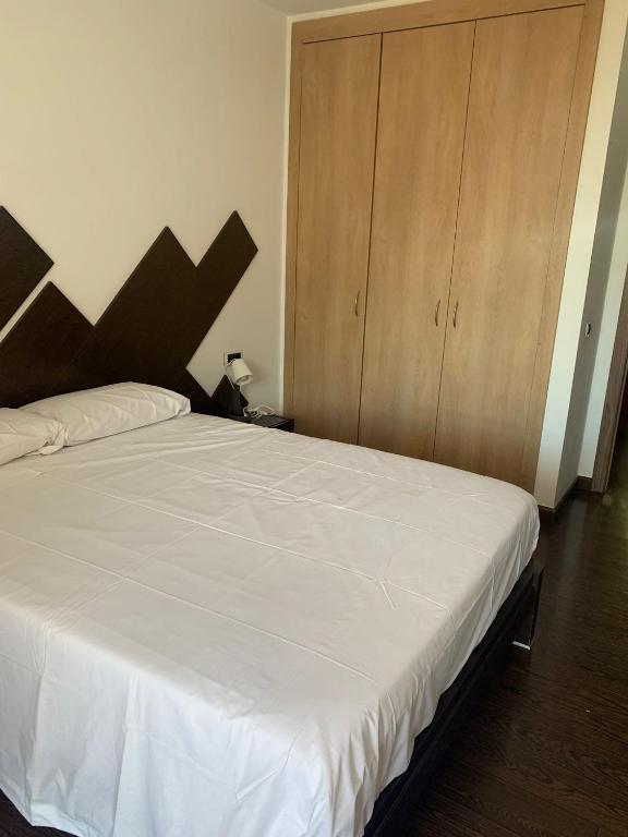 Booking.com: Ferienwohnung Jacuzzi House with Luxury Cinema ...