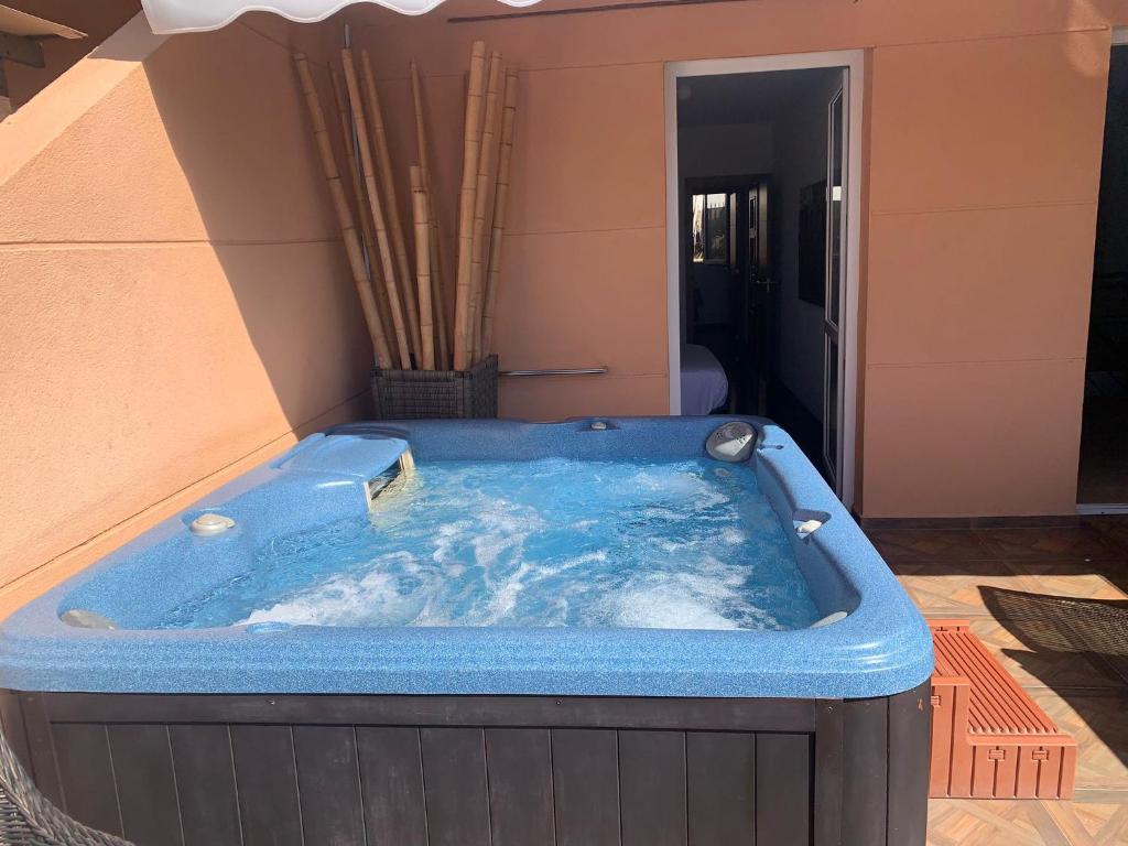 Booking.com: Ferienwohnung Jacuzzi House with Luxury Cinema ...