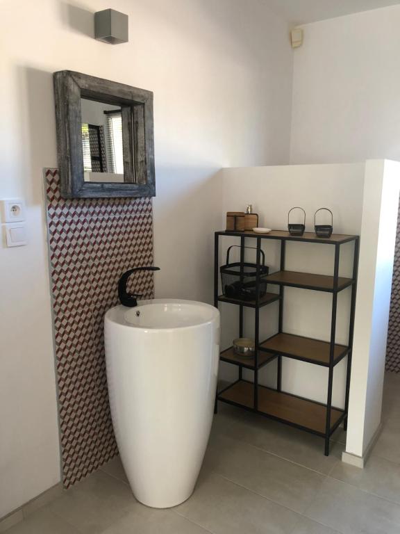 a bathroom with a bath tub and a mirror at Le Mas Victoria - Chambres d'hôtes avec table d'hôtes-Parking privé ferme in Carcassonne