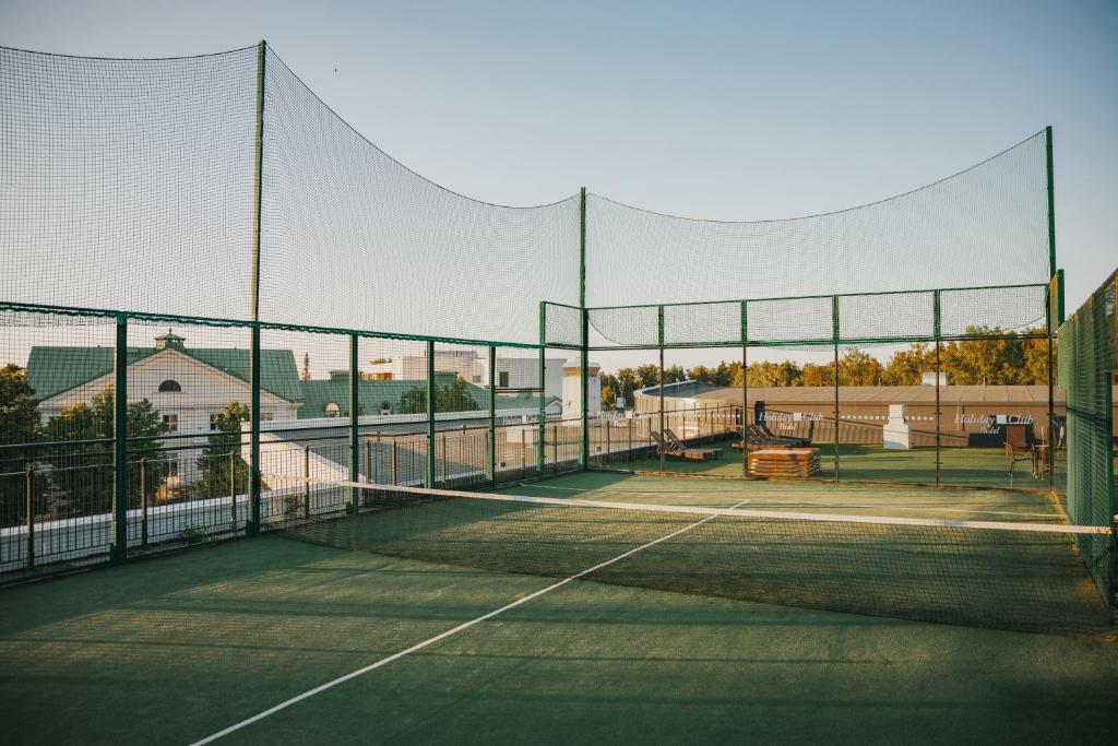 Tenis a/nebo squash v ubytování Holiday Club Saimaan Rauha nebo okolí
