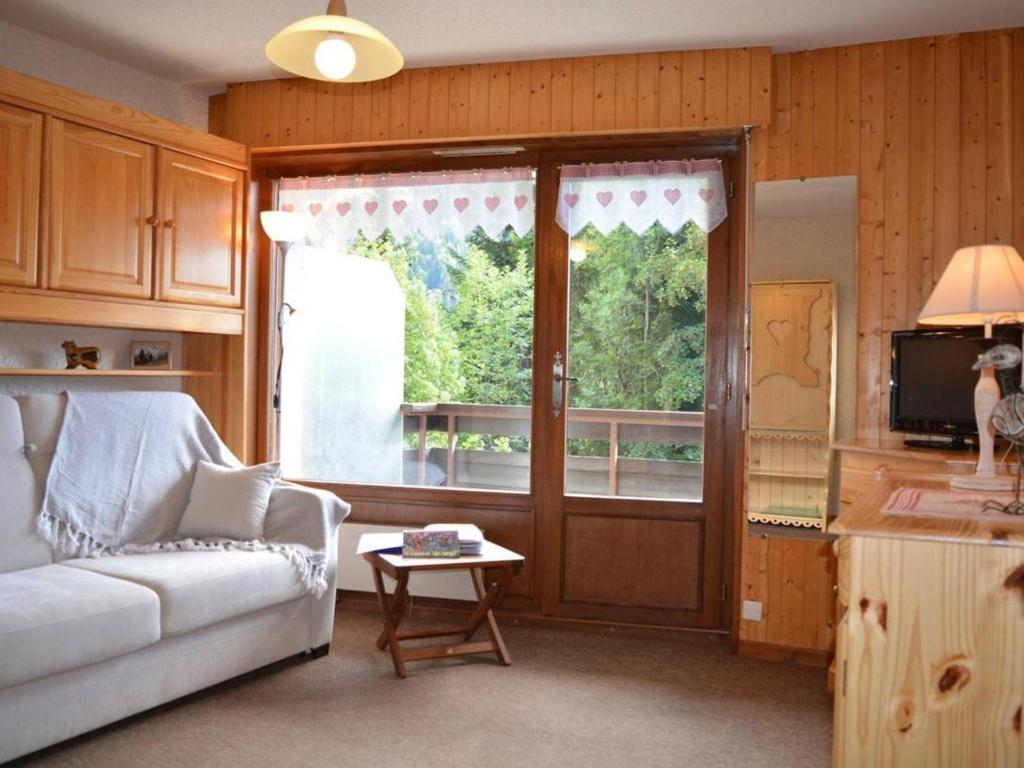 a living room with a couch and a window at Appartement Le Grand-Bornand, 1 pièce, 4 personnes - FR-1-241-112 in Le Grand-Bornand