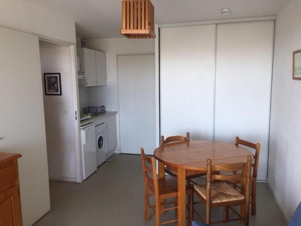 Appartement T2 pour 4 pers, plage à 20m, parking, lave-linge - FR-1-81-201 - Apartment (4 Adults)