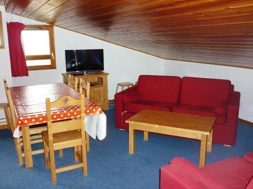 Et tv og/eller underholdning på Duplex lumineux 4 pièces, proche pistes, parking privé - FR-1-262-135