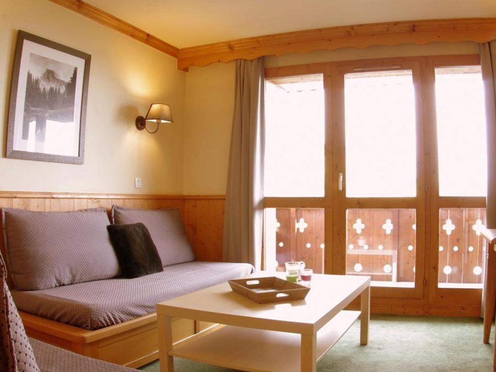 a living room with a couch and a table at Appartement Valmorel, 2 pièces, 5 personnes - FR-1-291-773 in Valmorel