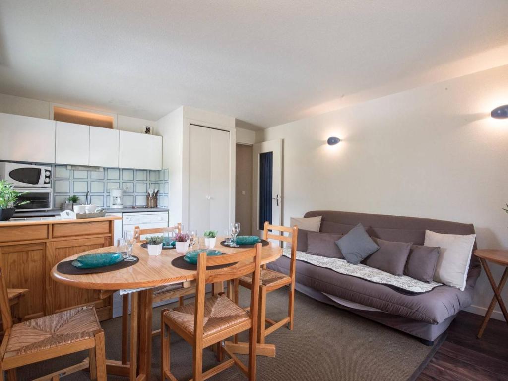 a kitchen and living room with a table and a couch at Appartement Saint-Lary-Soulan, 3 pièces, 6 personnes - FR-1-296-148 in Saint-Lary-Soulan