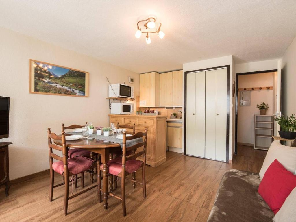 Кухня или кухненски бокс в Appartement Saint-Lary-Soulan, 2 pièces, 4 personnes - FR-1-296-174