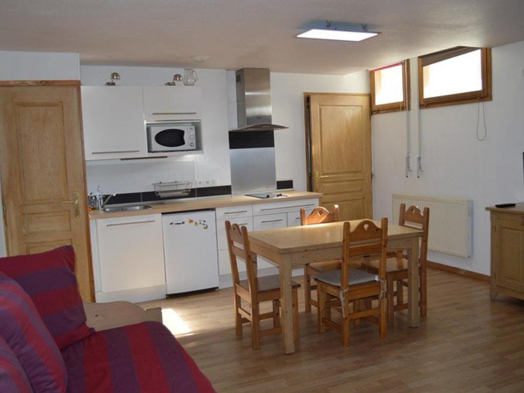 a kitchen and dining room with a table and chairs at Studio Montgenèvre, 1 pièce, 5 personnes - FR-1-266-85 in Montgenèvre