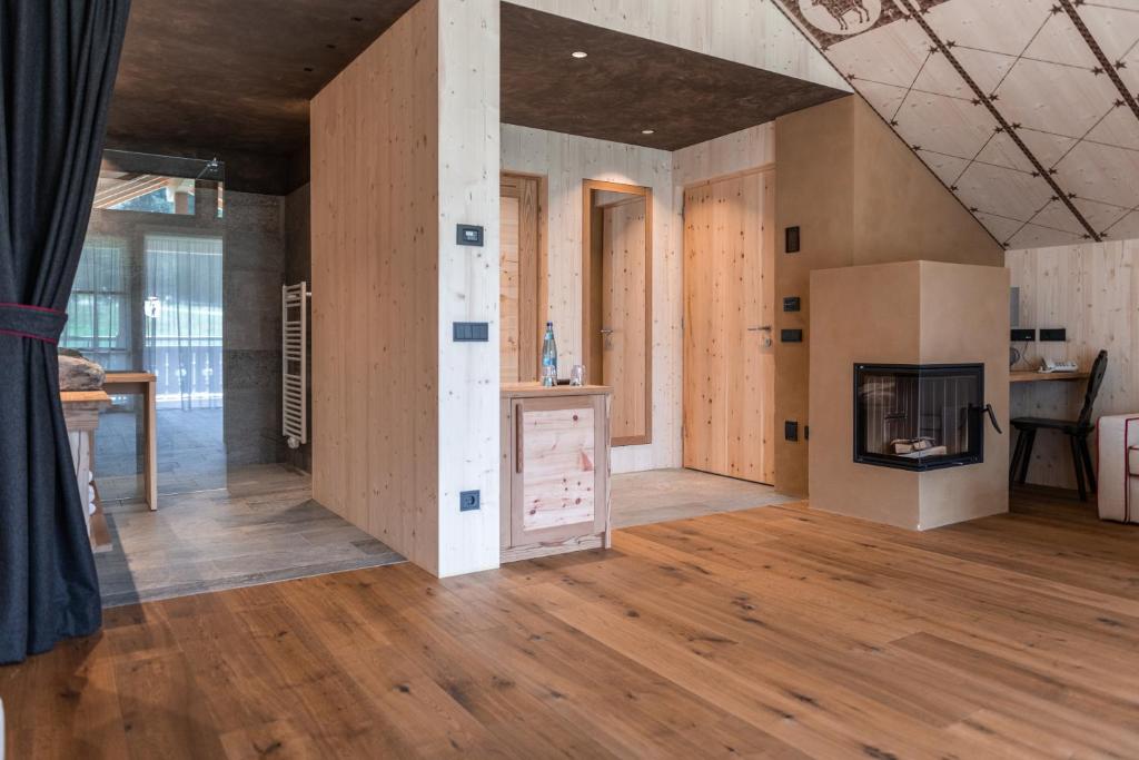 Kuchyňa alebo kuchynka v ubytovaní Dolomites Living Hotel Tirler