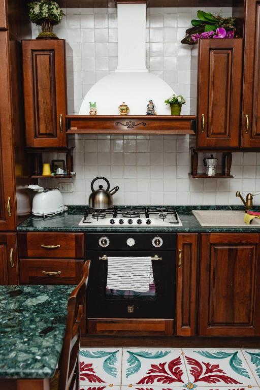 A kitchen or kitchenette at Delfini Trevi House