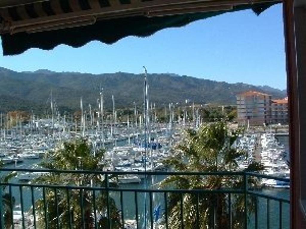 Blick auf einen Hafen mit Booten im Wasser in der Unterkunft Appartement Argelès-sur-Mer, 2 pièces, 6 personnes - FR-1-388-19 in Argelès-sur-Mer