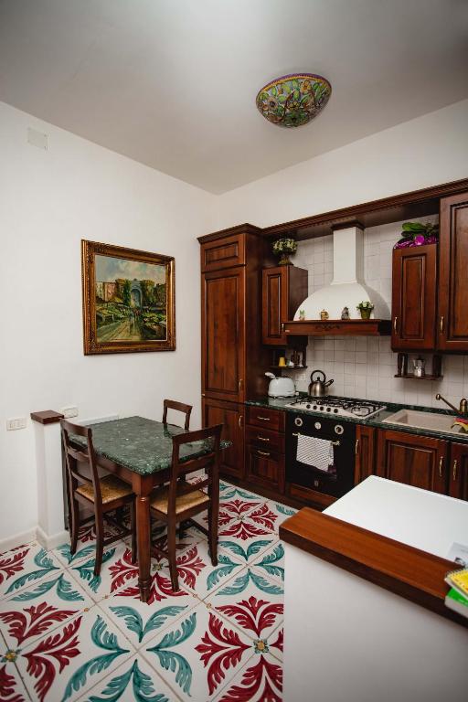 A kitchen or kitchenette at Delfini Trevi House