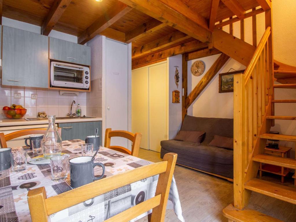 a kitchen and dining room with a table and a couch at Appartement cosy 4 pers avec parking, terrasse, local à skis - FR-1-403-21 in Barèges