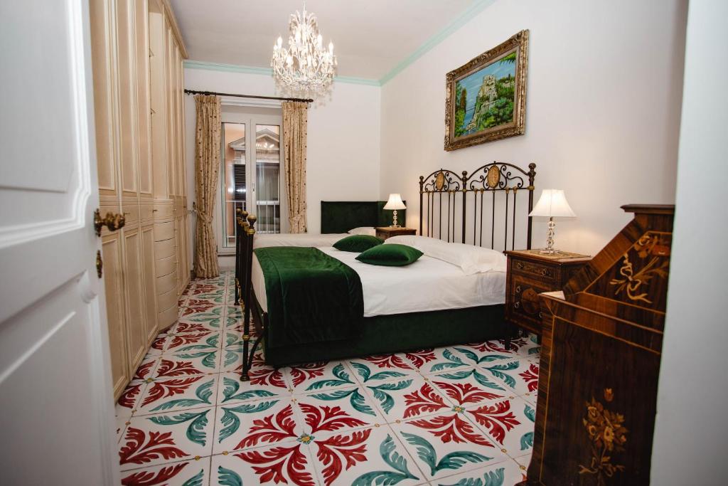 A bed or beds in a room at Delfini Trevi House