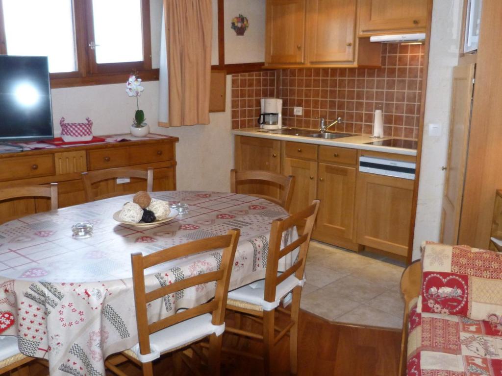 Η κουζίνα ή μικρή κουζίνα στο Bel appartement 3 pièces avec piscine et animaux admis - FR-1-411-276