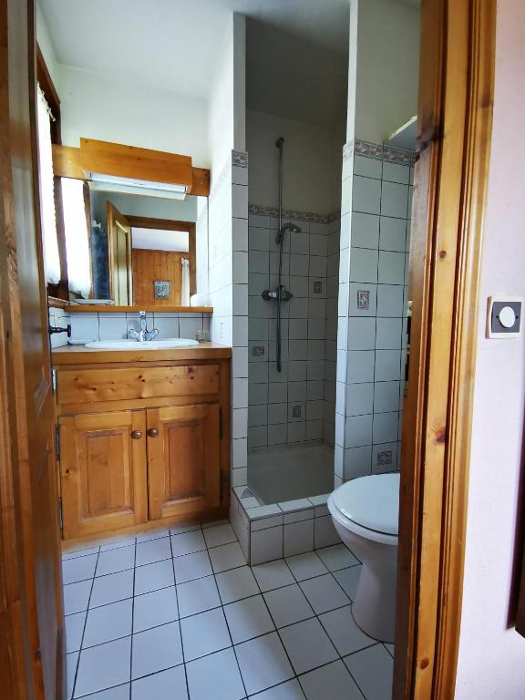 Kúpeľňa v ubytovaní MAGNIFIQUE Appart/ 8 pers / 4 ch / Jardin / Vue MB