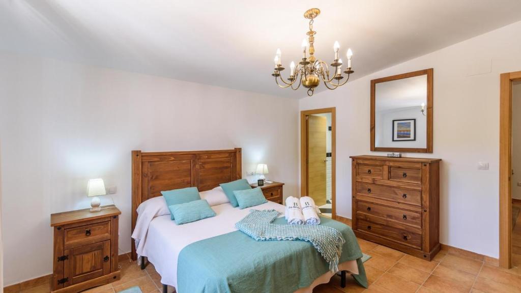 A bed or beds in a room at Casa rural cerca de Aracena Castillo de las Guardas by Ruralidays