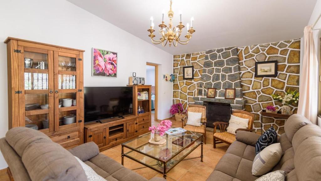 A television and/or entertainment centre at Casa rural cerca de Aracena Castillo de las Guardas by Ruralidays
