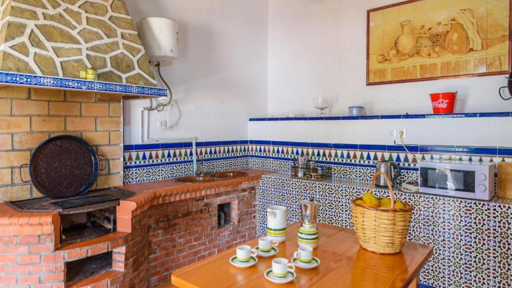 A kitchen or kitchenette at Casa rural cerca de Aracena Castillo de las Guardas by Ruralidays