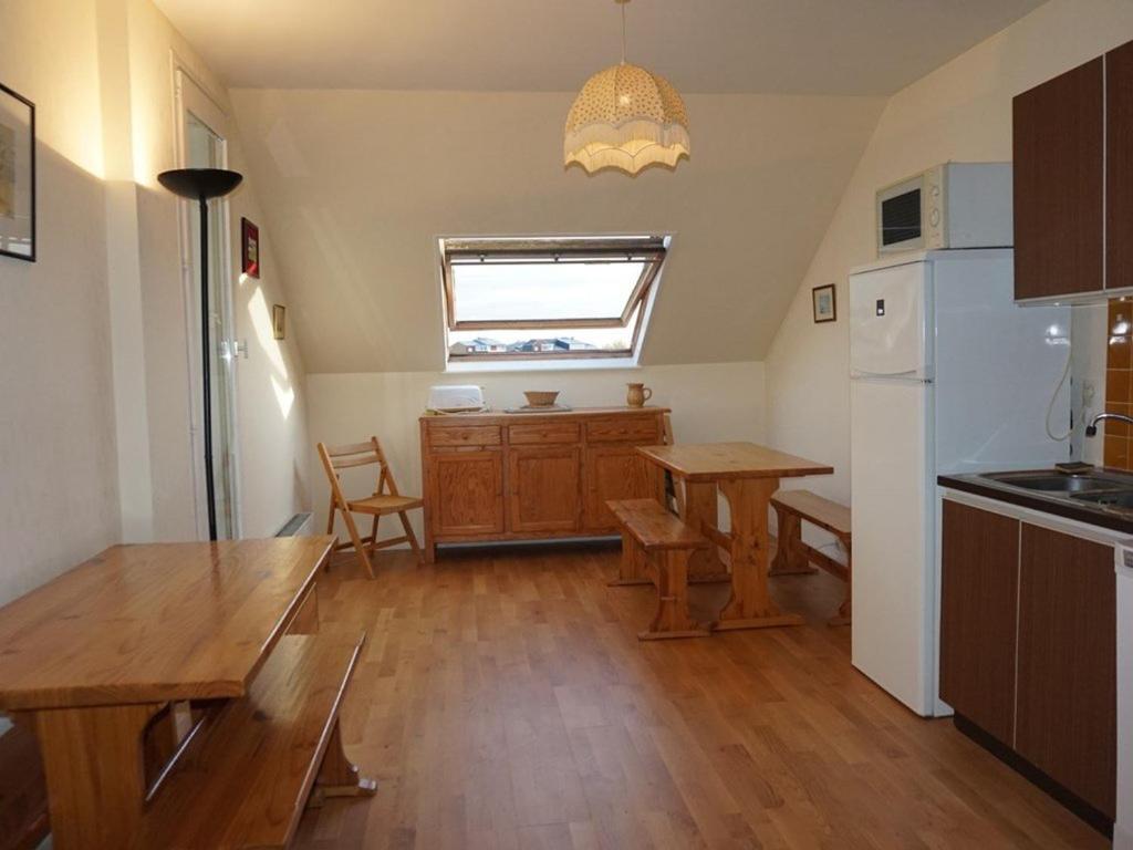 Appartement Cabourg, 3 pièces, 7 personnes - FR-1-465-8にあるキッチンまたは簡易キッチン