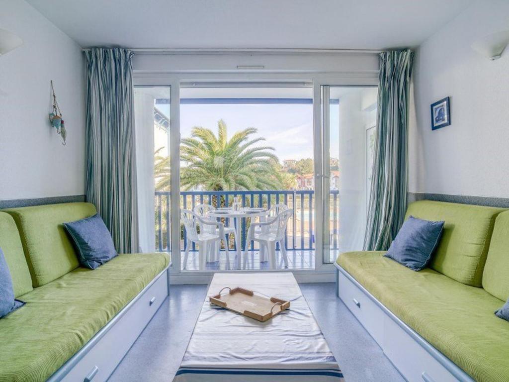 Appartement avec Terrasse et Piscine à 2 pas de la Plage - FR-1-4-567 - Apartment (4 Adults)