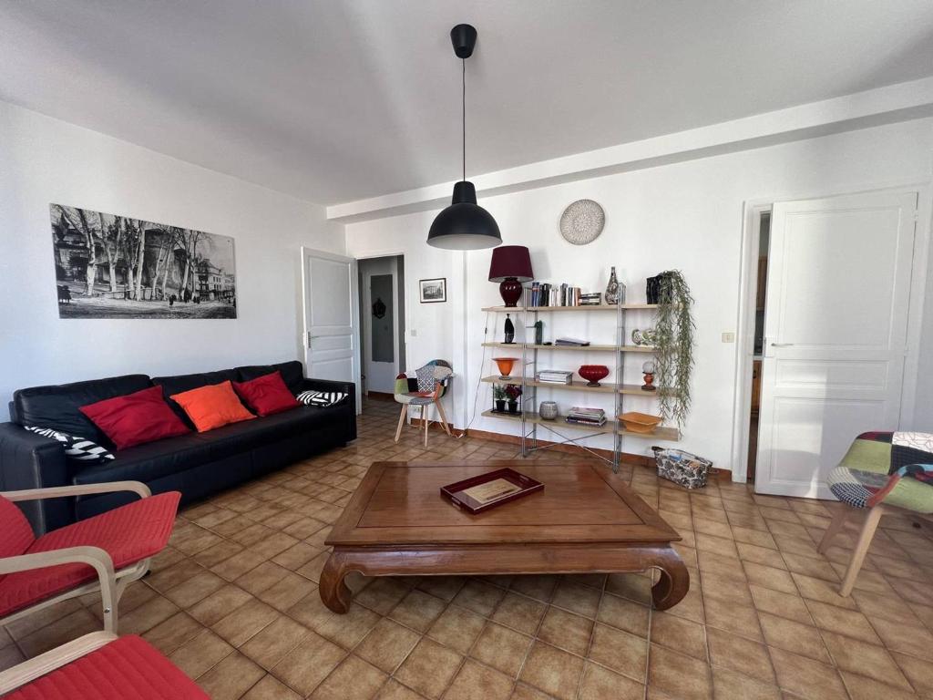 Un lugar para sentarse en Appartement Cambo-les-Bains, 2 pi&egrave;ces, 3 personnes - FR-1-495-79