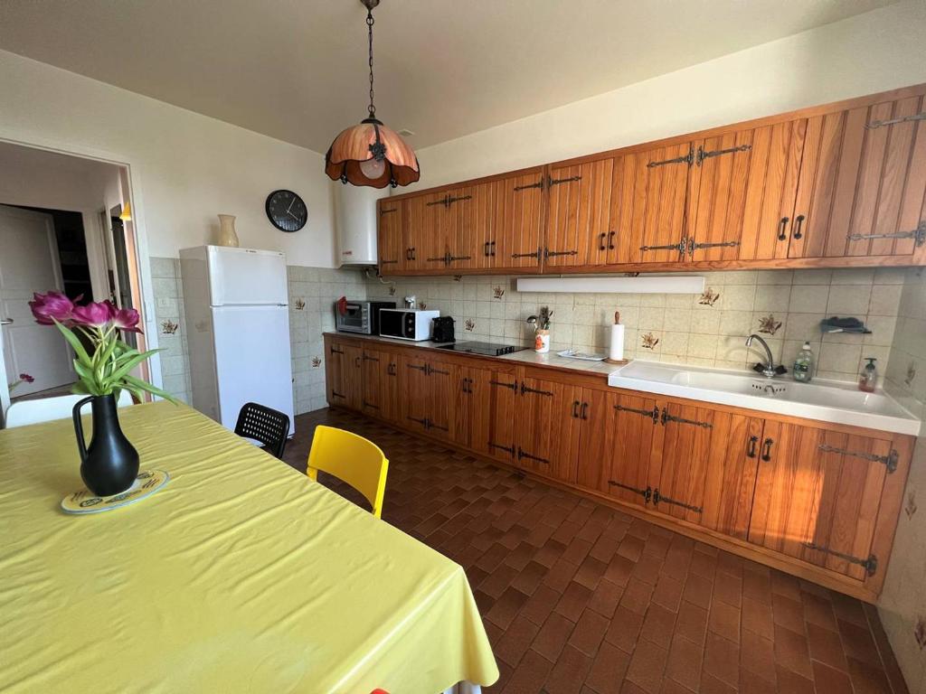 Una cocina o cocineta en Appartement Cambo-les-Bains, 2 pi&egrave;ces, 3 personnes - FR-1-495-79