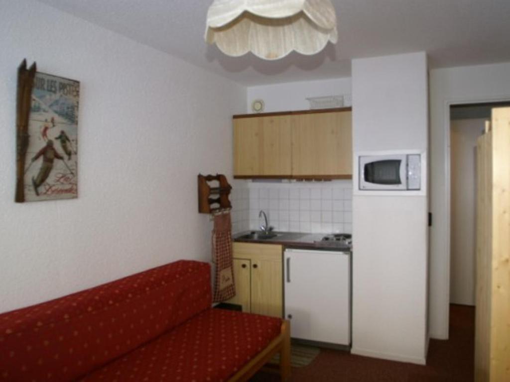 Кухня або міні-кухня у Appartement Le Pleynet, 1 pièce, 3 personnes - FR-1-557A-26