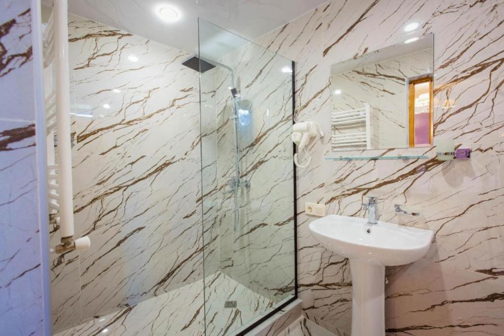 Koupelna v ubytování Hotel Mestia Inn