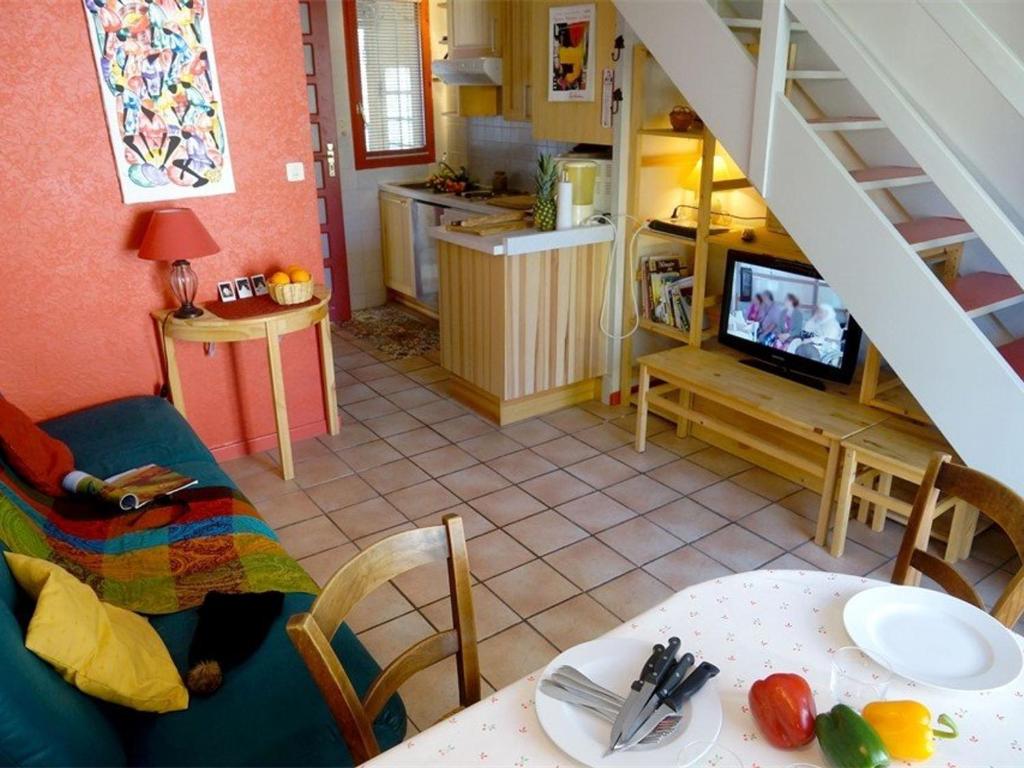 O zonă de relaxare la Appartement Bagnères-de-Luchon, 3 pièces, 4 personnes - FR-1-313-190
