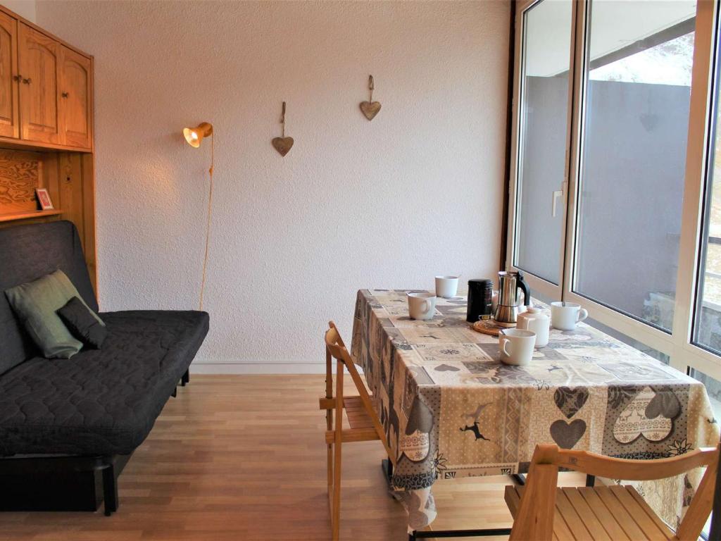 a living room with a table and a couch at Appartement Vars, 1 pièce, 4 personnes - FR-1-330B-189 in Vars