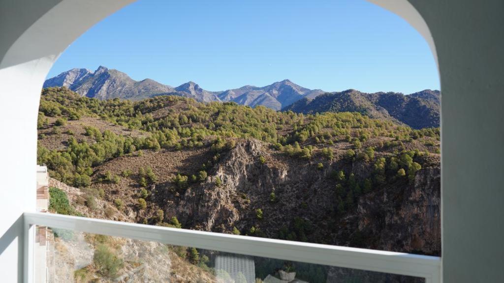 A general mountain view or a mountain view taken from Az apartmant