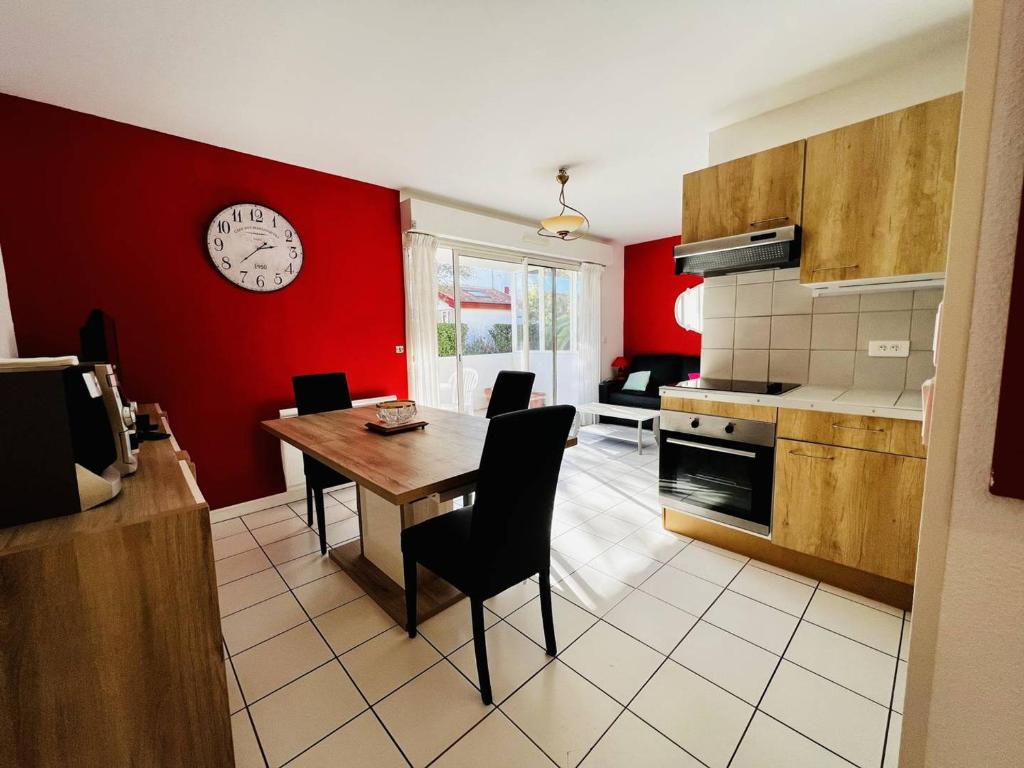 T1 Bis à Cambo-les-Bains avec Parking et Internet - FR-1-495-102 - Apartment