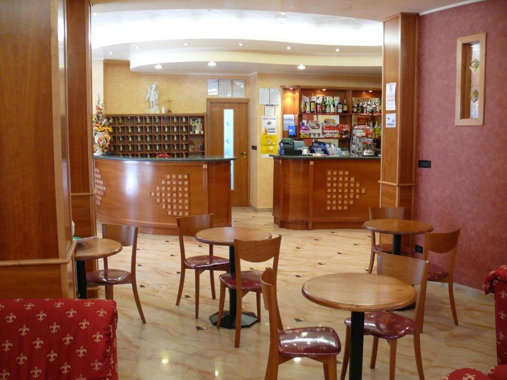 Lounge nebo bar v ubytování Albergo Casa Del Pellegrino