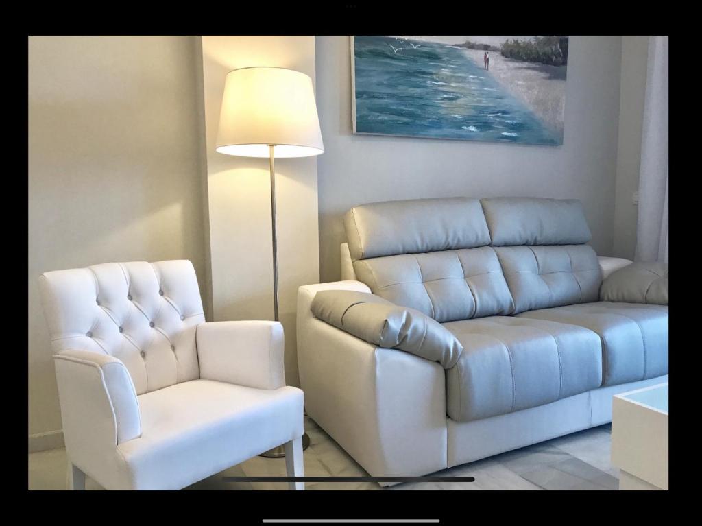 Posedenie v ubytovaní MI CAPRICHO BEACHFRONT- 9F Apartment with sea views - Costa del Sol