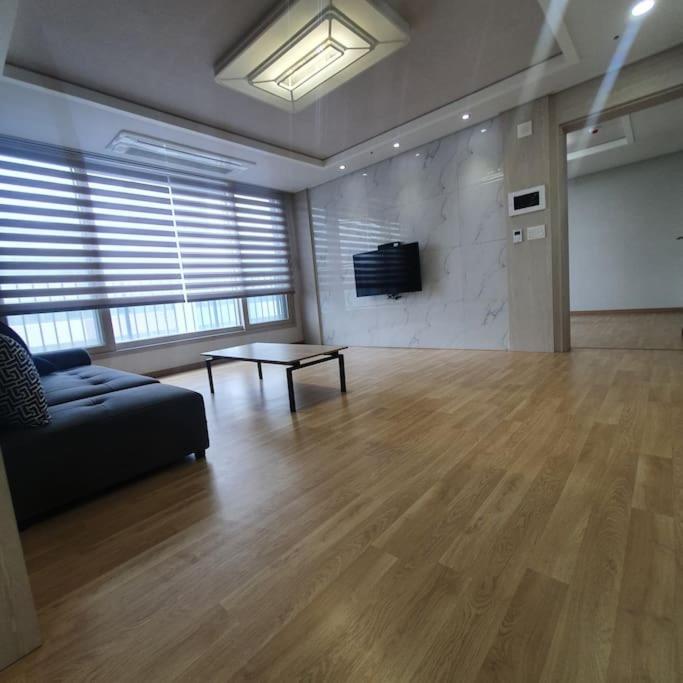 Apartment Vallas House 3, Pohang, South Korea
