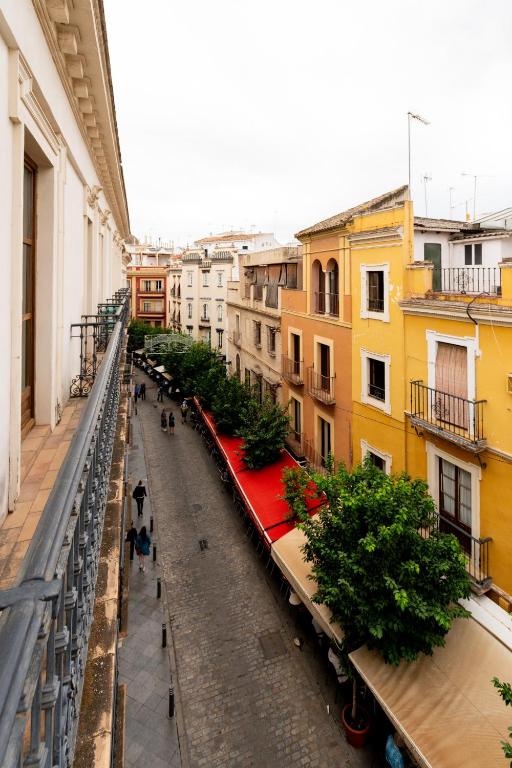 Cathedral Apartment, upper floor apartment, Sevilla ...