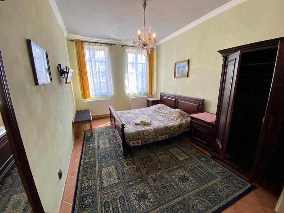 Łóżko lub łóżka w pokoju w obiekcie GASTHAUS SCHLUCKENAU
