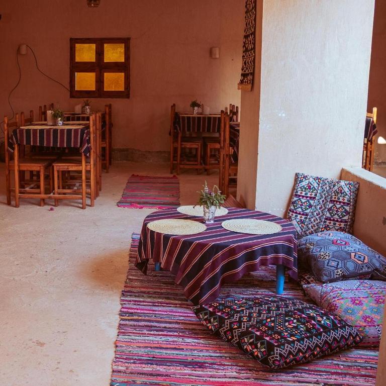 Posezení v ubytování Aghurmi Siwa Ecolodge & Salt Cave
