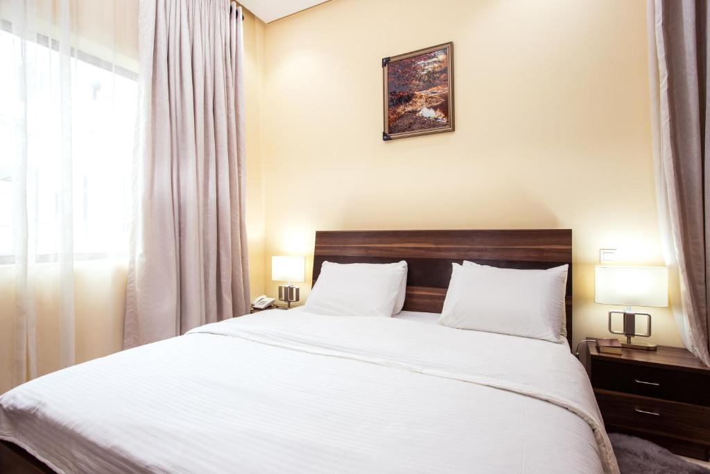 Postel nebo postele na pokoji v ubytování Rushmore - Premier 1 Room